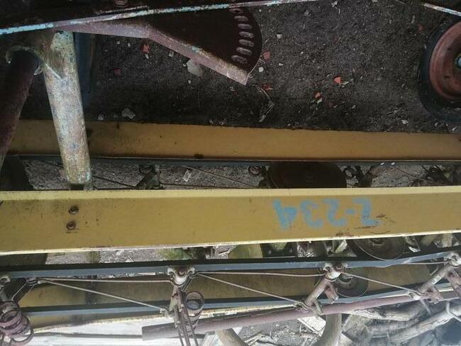 Przetrzasacz taśmowy do siana