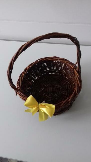 Koszyk wiklinowy z kokardką, do sprzedania
