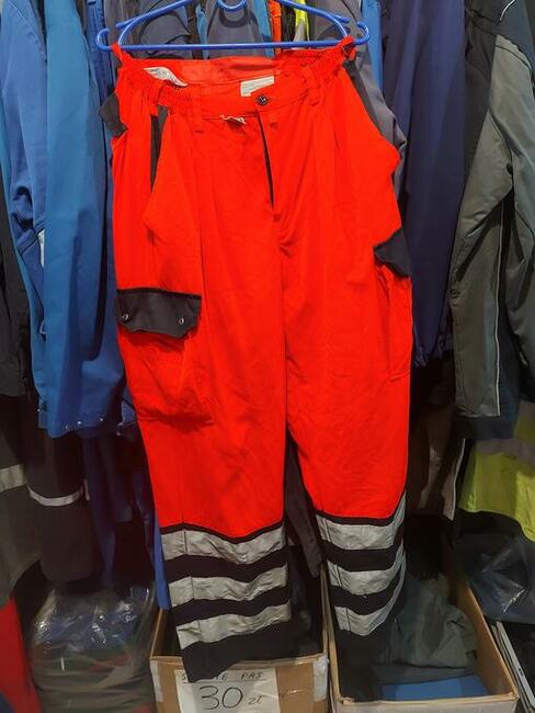 Spodnie ratownik medyczny.