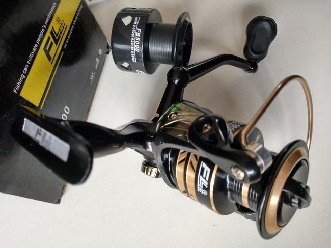 Duży kołowrotek do ciężkiego spinningu lub uniwersalny