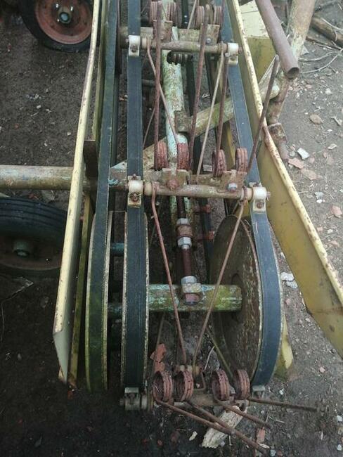 Przetrzasacz taśmowy do siana