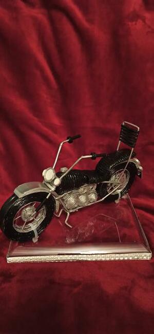 Motor z papierowej wikliny