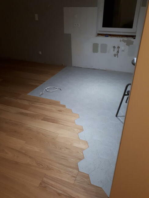 Układanie montaż Paneli podłogowych i Deski warstowej