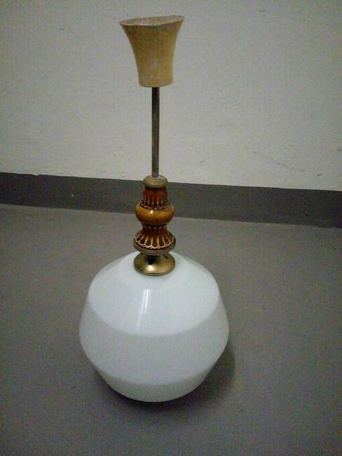 Lampa sufitowa z ceramiczną nóżką