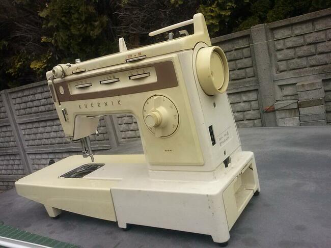 Maszyna do szycia Łucznik, niekompletna, 60 zł.