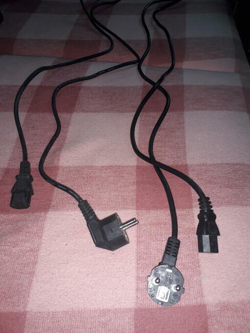 Kabelek zasilający do komputera itp.