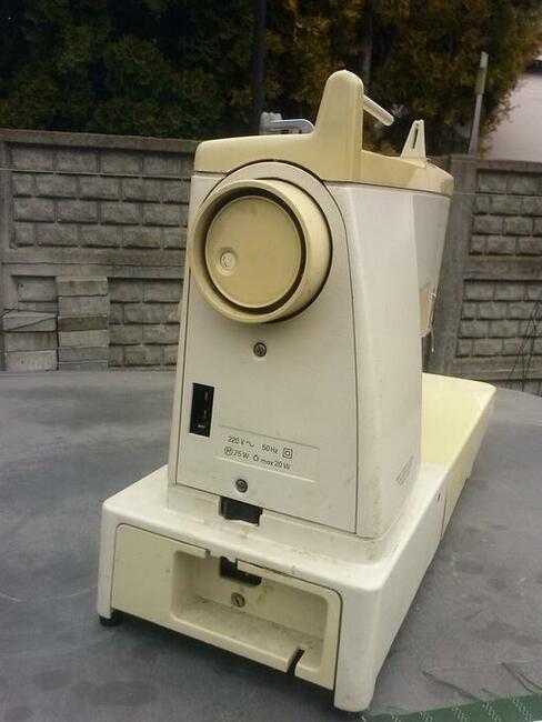 Maszyna do szycia Łucznik, niekompletna, 60 zł.