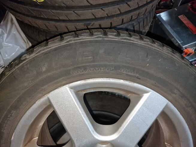 Letnie opony samochodowe z alumfelgami