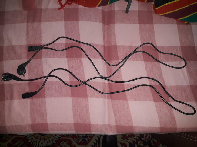 Kabelek zasilający do komputera itp.