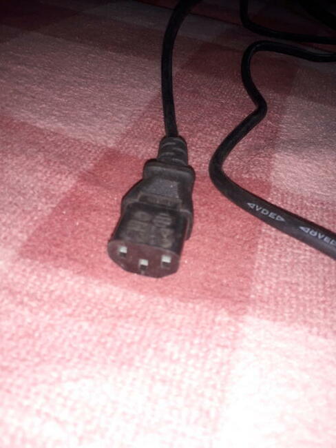 Kabelek zasilający do komputera itp.