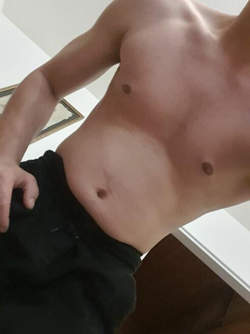 Przystojny facet pozna panią ;)