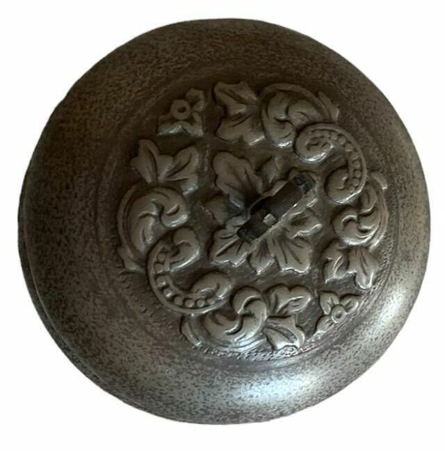 Cukiernica cynowa z Mastad, Norwegia, XX w.