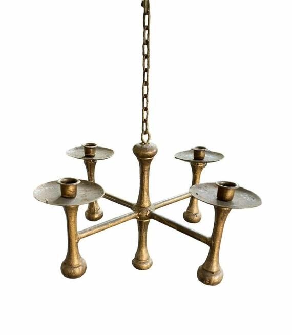 Ludowy świecznik wiszący z kutego żelaza