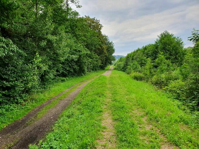 Przepiękna działka budowlana nad samym brzegiem wartkiej Bre