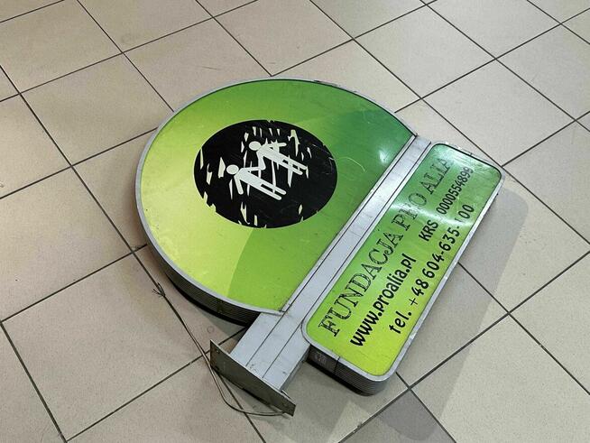 Baner Reklamowy Podświetlany Mocowany Do Ściany 73x31 Plex