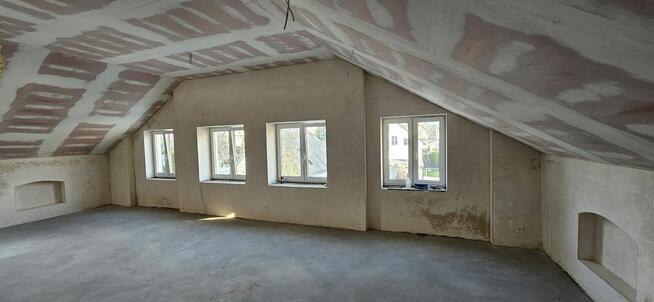 Działka inwestycyja z wyremontowanym budynkiem usługowo/biur