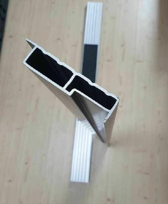 Bieżnia listwa boczna osłaniająca