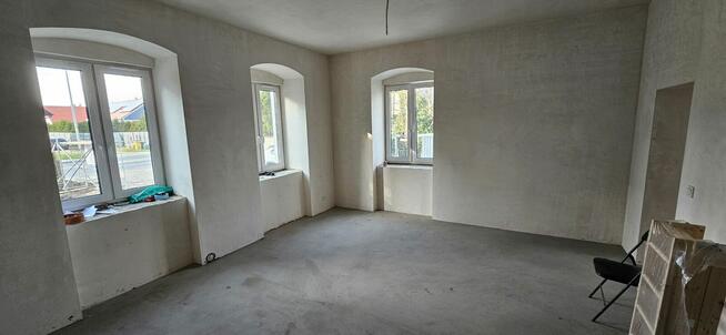 Działka inwestycyja z wyremontowanym budynkiem usługowo/biur