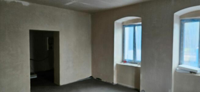 Działka inwestycyja z wyremontowanym budynkiem usługowo/biur