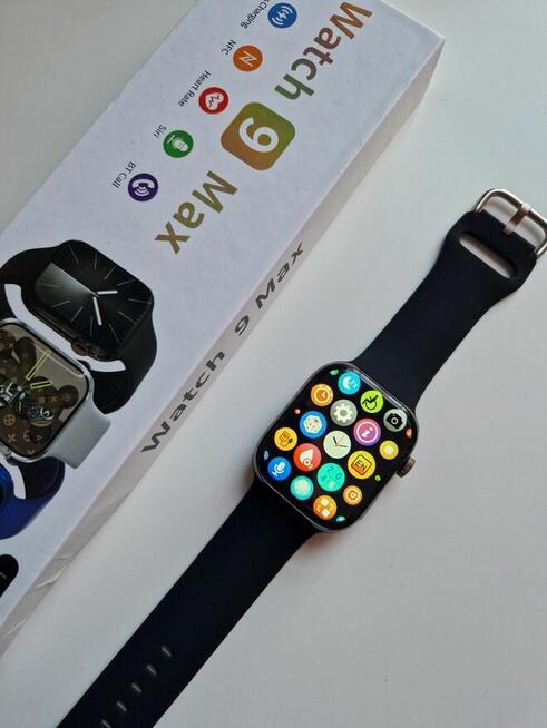 Czarny, nowy smartwatch