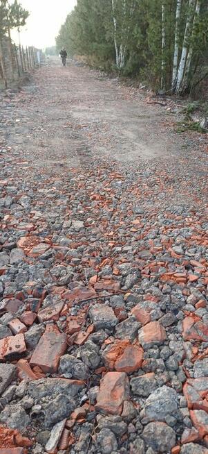 Budowa dróg grunowych, gruz rozbiórkowy, kruszony