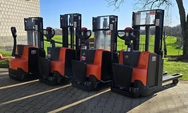 Paleciak elektryczny wózek widłowy z niskim masztem BT SWE