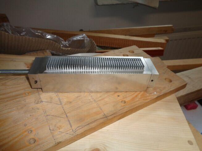 Grzebień klejowy na kreskę na płytę meblową Lignum