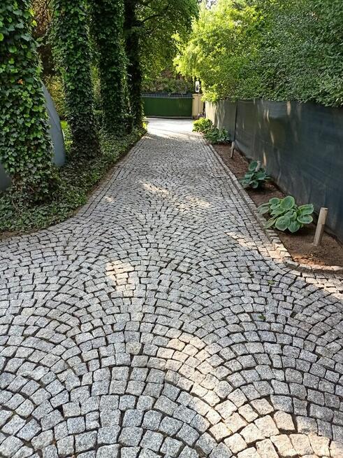 Mycie kostki brukowej.