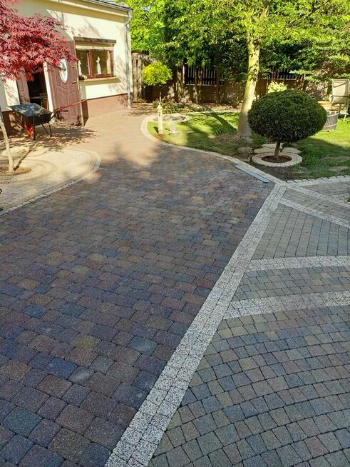 Mycie kostki brukowej.