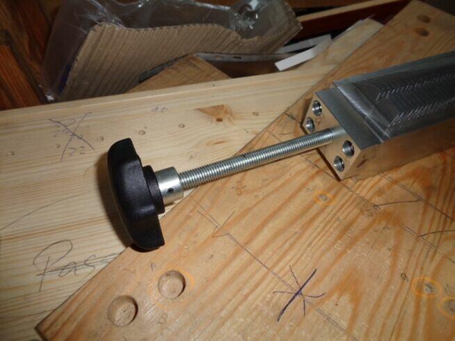 Grzebień klejowy na kreskę na płytę meblową Lignum