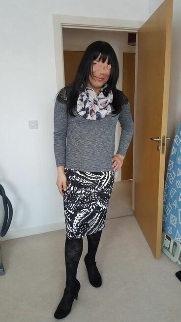 Mężczyzna lubiący damskie stroje pozna przyjaciół