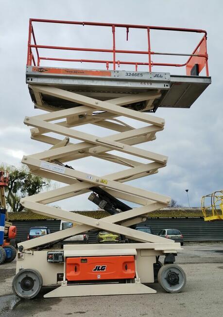 Podnośnik nożycowy JLG 3246ES - 12 m - WYNAJEM