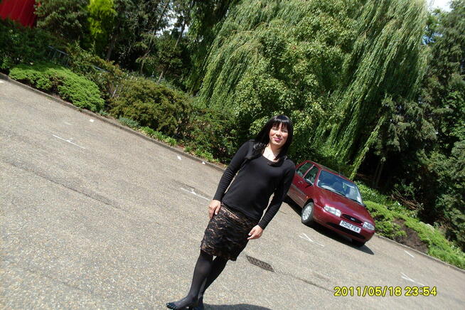 Mężczyzna lubiący damskie stroje pozna przyjaciół