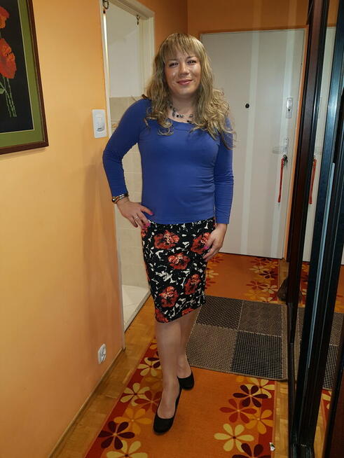 Mężczyzna lubiący damskie stroje pozna przyjaciół