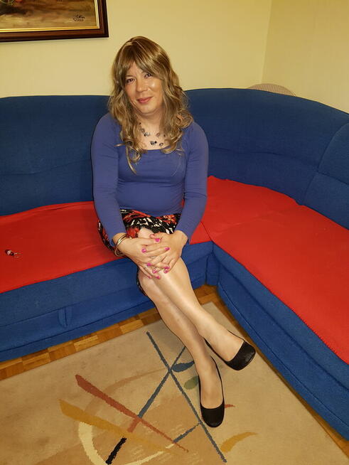 Mężczyzna lubiący damskie stroje pozna przyjaciół