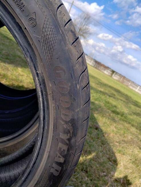 Sprzedam opony letnie Goodyear 235/45/19 po przejechaniu 100