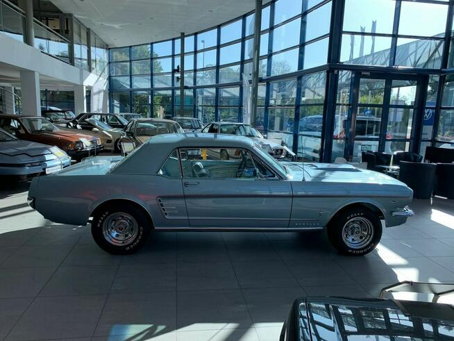 Ford Mustang 4.8 l o mocy 276 km 1966r