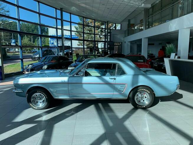 Ford Mustang 4.8 l o mocy 276 km 1966r