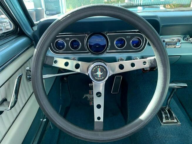 Ford Mustang 4.8 l o mocy 276 km 1966r