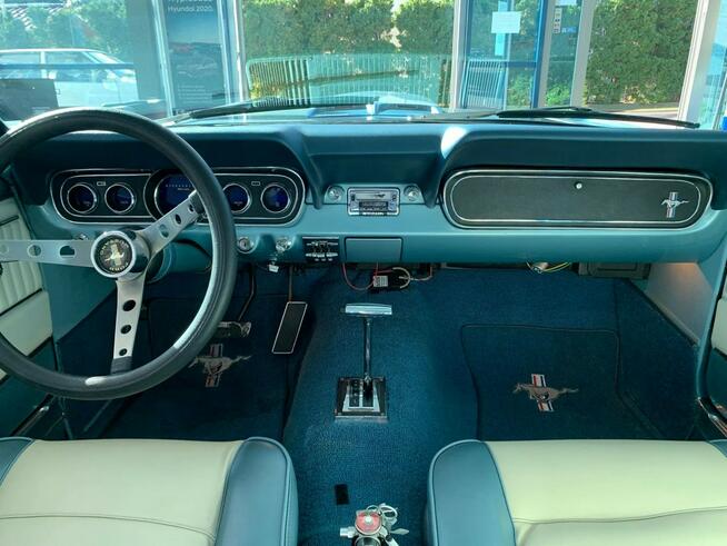 Ford Mustang 4.8 l o mocy 276 km 1966r