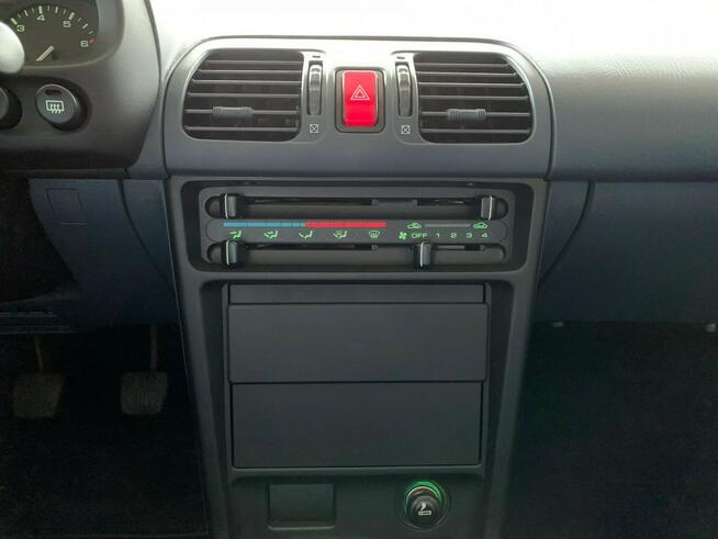 Mazda 323 F z 1990 roku z silnikiem 1.8 o mocy 103 KM Fabrycznie Nowa