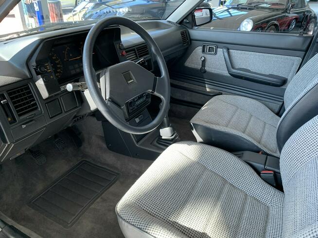 Mazda 323 Fabrycznie nowy z prywatnej kolekcji Heinza Macchi