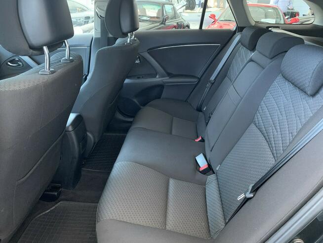 Toyota Avensis Niski przebieg salon PL 1wł VAT 23%