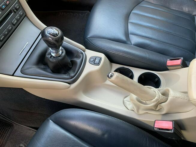 Jaguar X-Type Wersja z dużym, dotykowym ekranem infotainment w środkowej konsoli