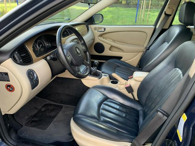 Jaguar X-Type Wersja z dużym, dotykowym ekranem infotainment w środkowej konsoli