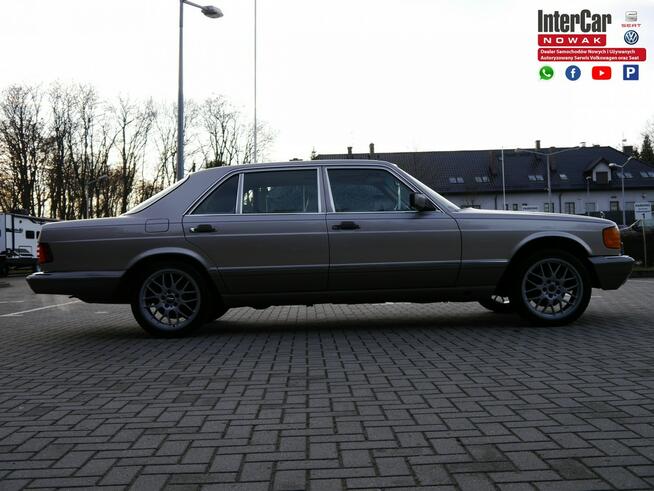 Klasyczny Mercedes W126 w wersji long