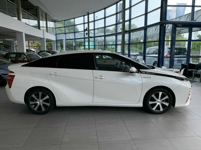Toyota Mirai Hybryda automat piękne futurystyczne auto