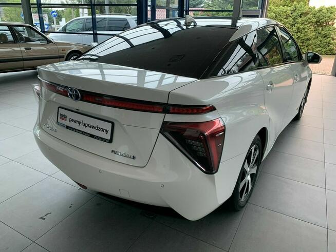Toyota Mirai Hybryda automat piękne futurystyczne auto
