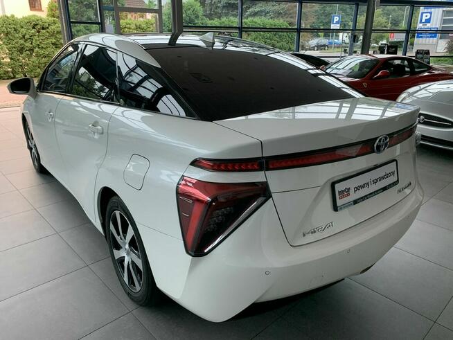 Toyota Mirai Hybryda automat piękne futurystyczne auto