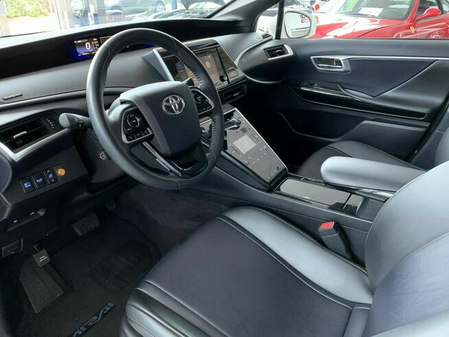 Toyota Mirai Hybryda automat piękne futurystyczne auto